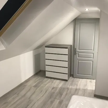 Hébergement de vacances Maison Individuelle à 2 1 Canapé Lit Wifi Gratuit *